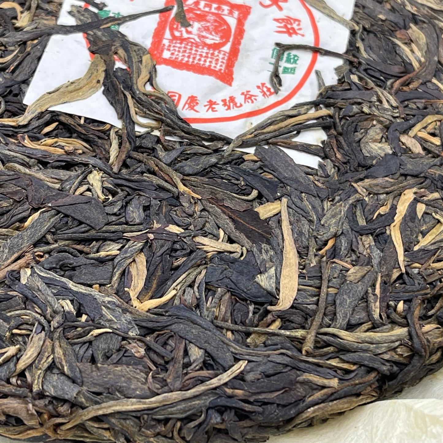 Yiwu Tongqing Hao Qiaomu Ancient Tree Raw Pu-Erh Tea 2003 – 357g