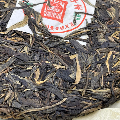 Yiwu Tongqing Hao Qiaomu Ancient Tree Raw Pu-Erh Tea 2003 – 357g