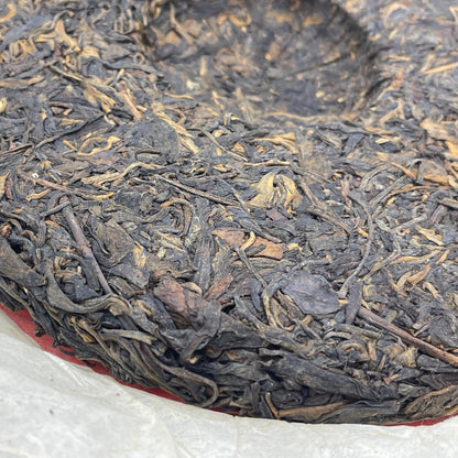 1998 Menghai Tea Factory Gongding Daye Daiqing 8582 Raw Pu-erh Tea Cake, 357g, from Yunnan