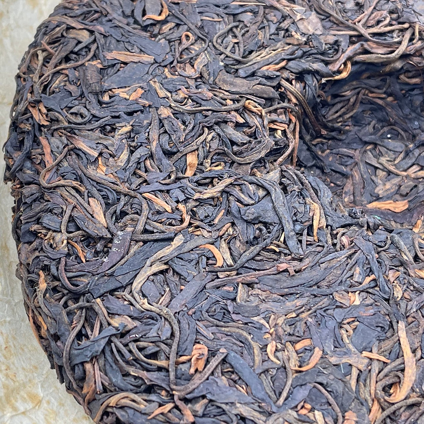 2011 Daguan Series Yiwu Old Tree Raw Pu-erh Tea Cake, 400g, from Yunnan