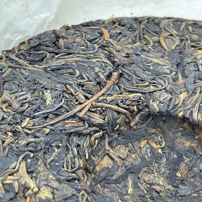 1998 Menghai Tea Factory Gongding Daye Daiqing 8582 Raw Pu-erh Tea Cake, 357g, from Yunnan