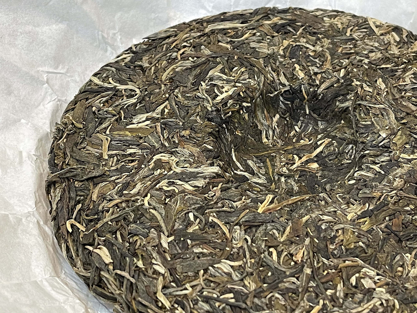Sheng Jiayuan Banpen Ancient Village 2020 Raw Pu-erh Tea Cake,357g