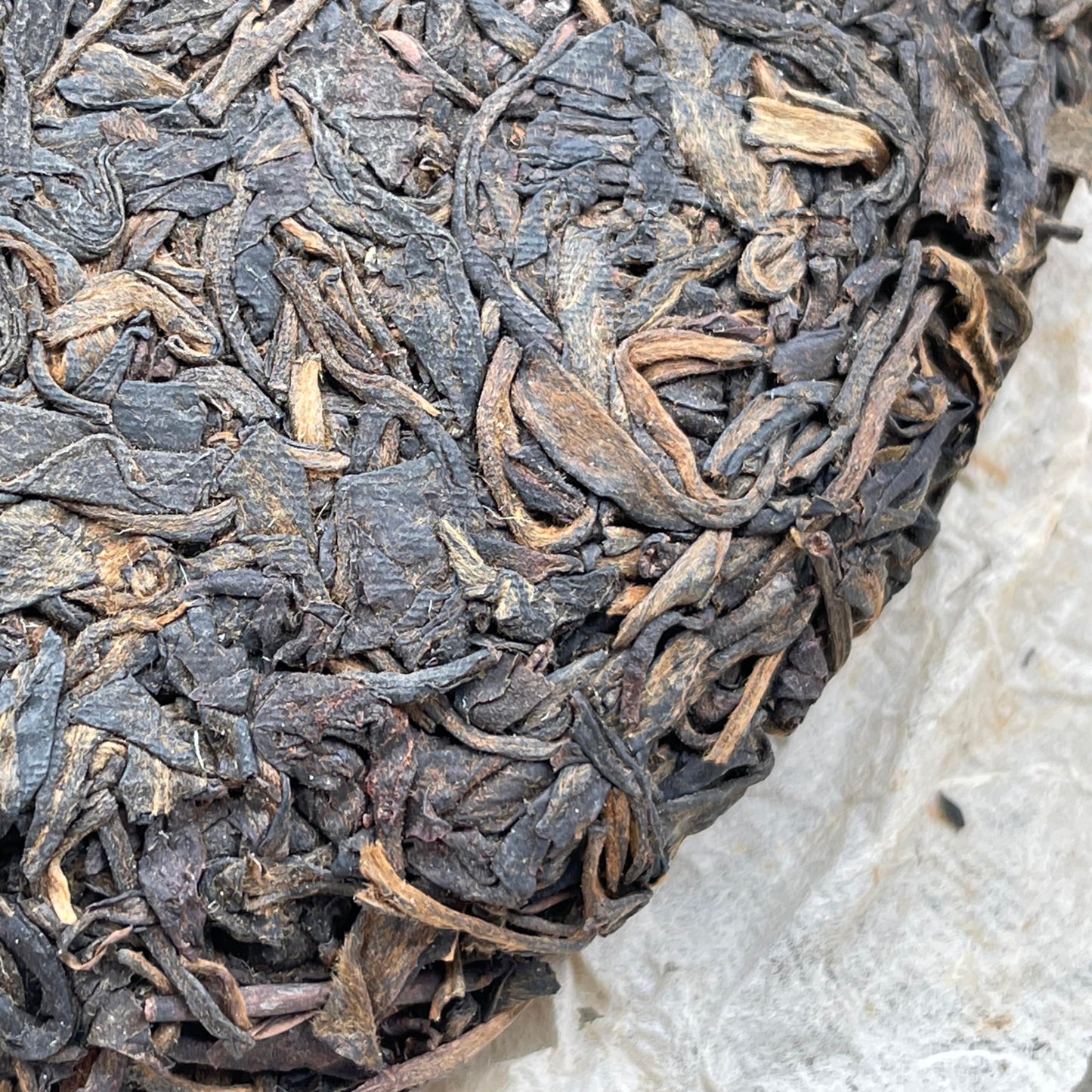 Custom Tea High Mountain Wild Arbor Large-Leaf Green Cake 1990s Raw Pu-Erh Tea 357g