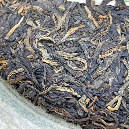 2009 Old Mane Brown Old Tea Raw Pu-erh Tea Cake, 357g, from Yunnan