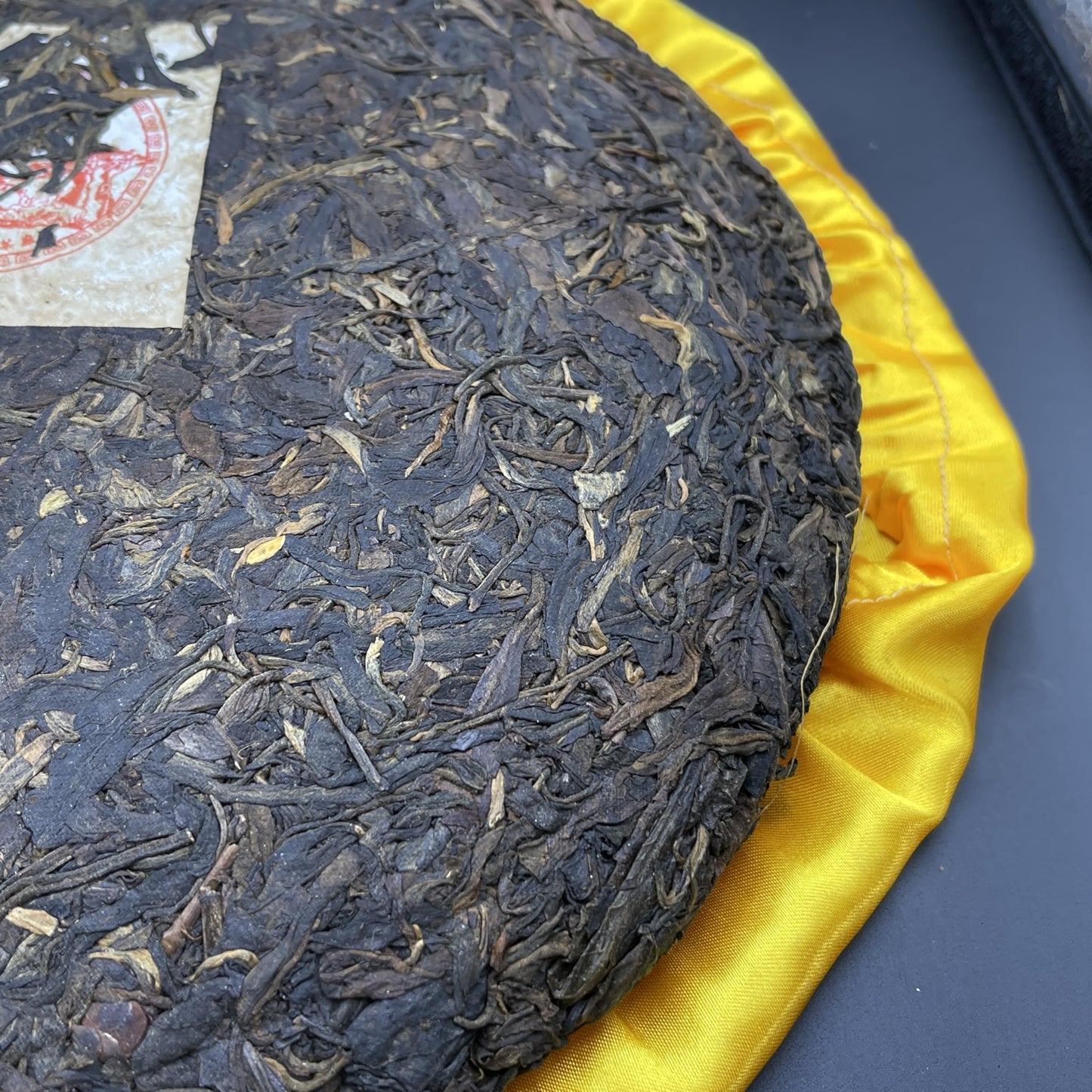 1998 Vintage Jingmai Wild Ancient Tree Raw Pu-erh Tea Cake - 1000g (2.2 lbs)