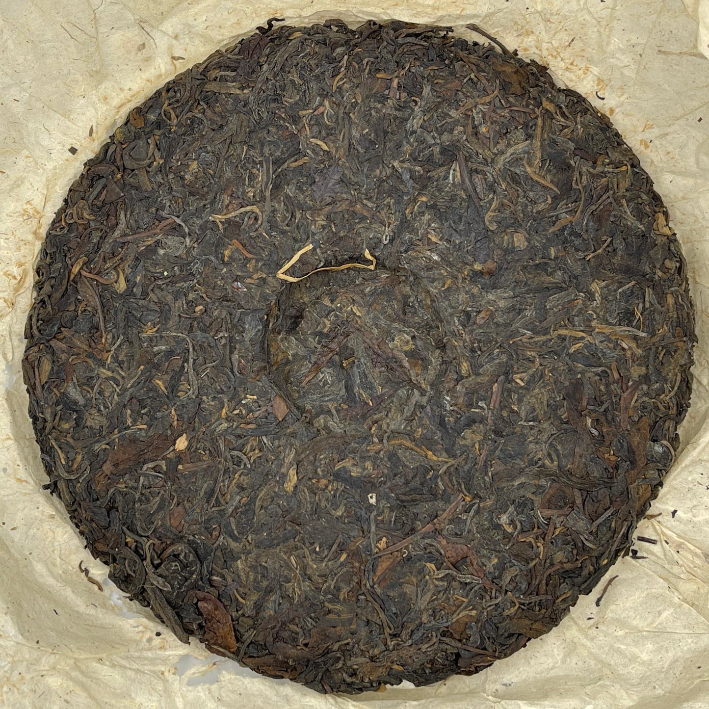 Pu-Erh tea,1998,Hong Kong customization Thick Paper Dai Wenqing Yi Wu Zhengshan,357g,Raw