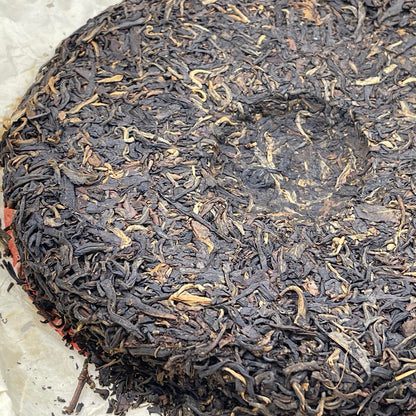 2004 Dian Yi Hao Menghai Wild Fragrance Ancient Tree Raw Pu-erh Tea Cake, 400g, from Yunnan