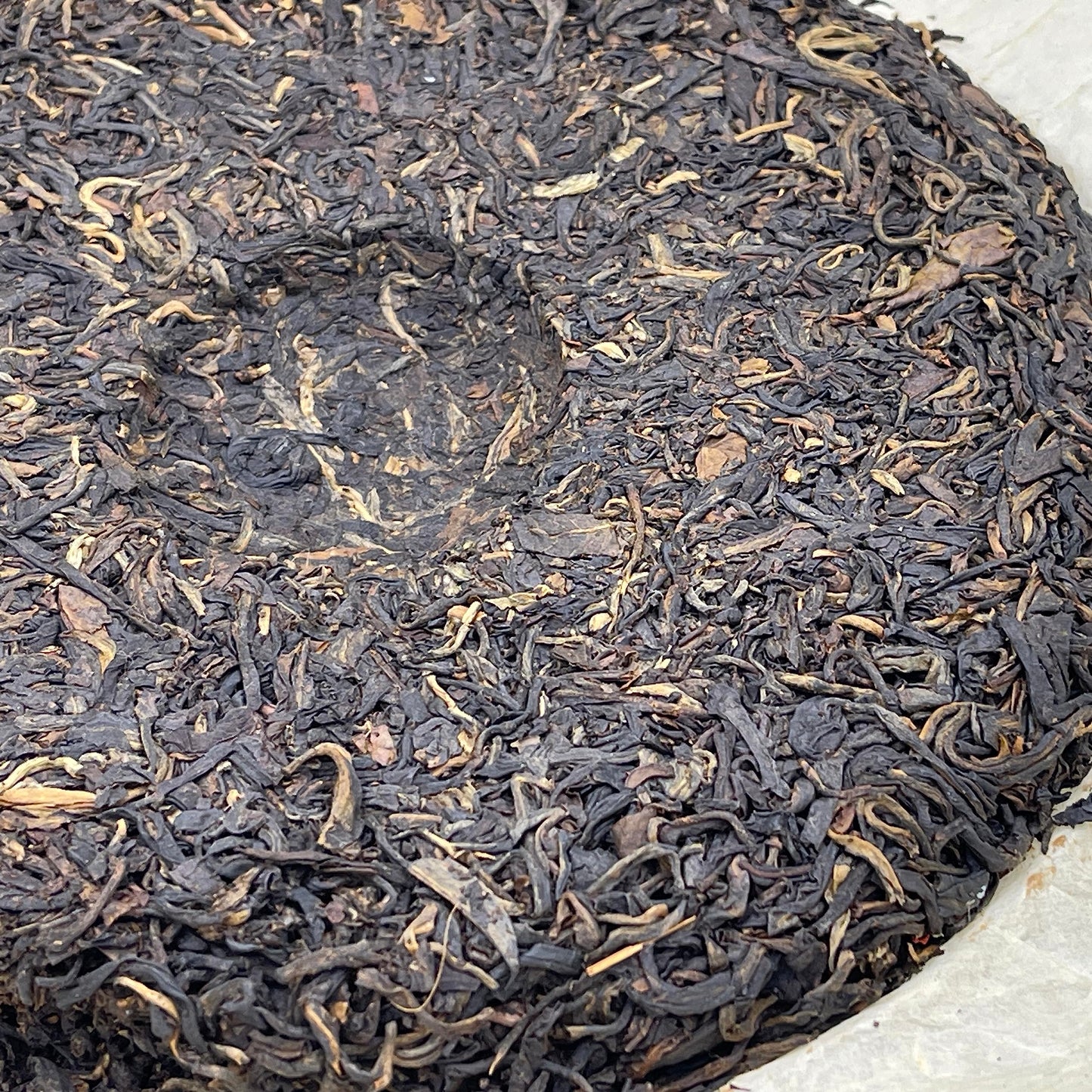 2004 Dian Yi Hao Menghai Wild Fragrance Ancient Tree Raw Pu-erh Tea Cake, 400g, from Yunnan