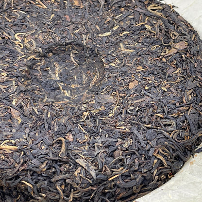 2004 Dian Yi Hao Menghai Wild Fragrance Ancient Tree Raw Pu-erh Tea Cake, 400g, from Yunnan